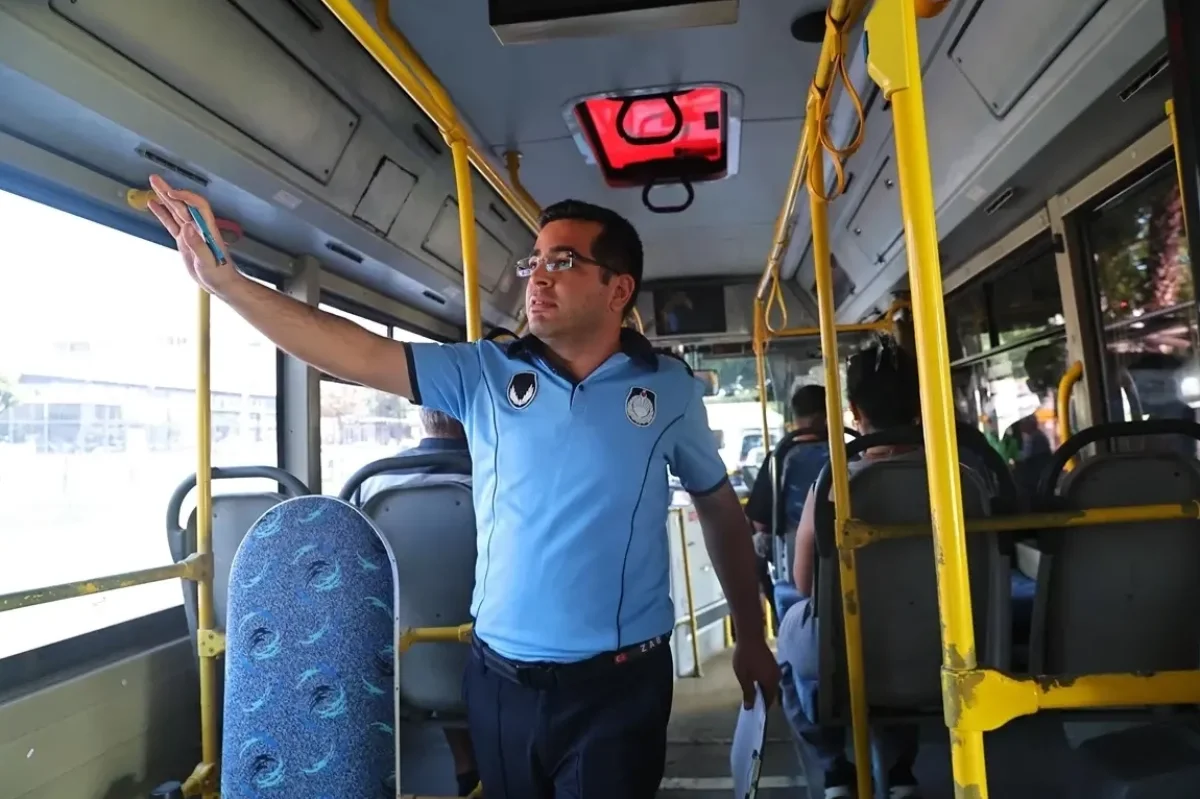 Antalya Büyükşehir Belediyesi, toplu taşıma araçlarında klima denetimlerine devam ediyor. 