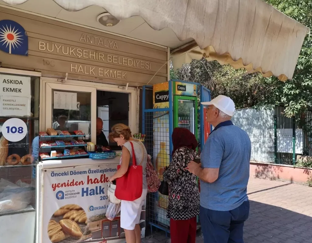 Antalya’da Halk Ekmek Büfelerinde 25 Çeşit Unlu Mamül Satışı Başladı
